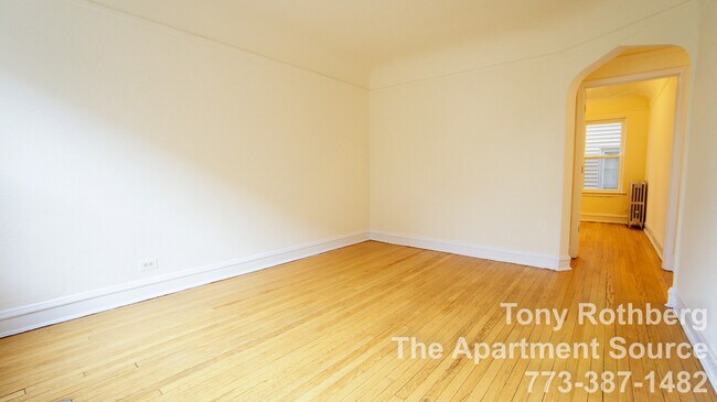 Foto del edificio - 2948 N Albany Ave