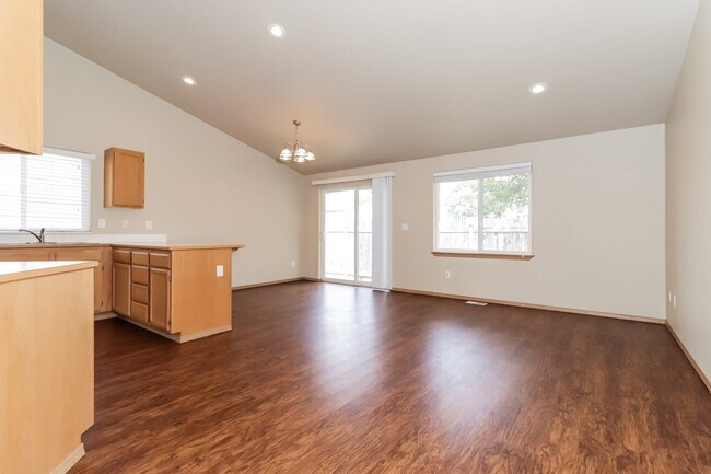 Building Photo - 19301 Valley View Dr