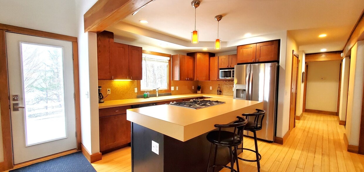Foto principal - Fully Furnished Monthly Off-Season Gem!