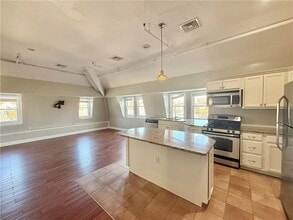 Building Photo - 23 Peck Ln