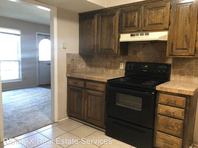 Building Photo - 2 br, 1.5 bath House - 9002 Clusters Drive