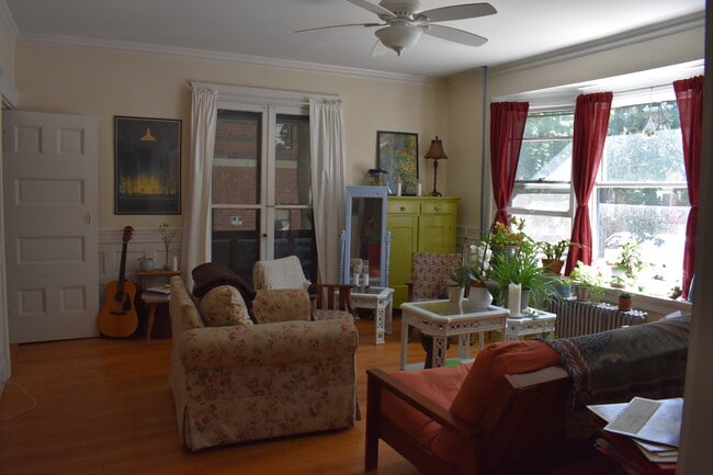 Living room - 105 Strathmore Rd