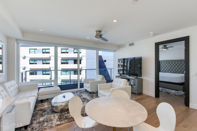 Foto del edificio - 4422 N 75th St