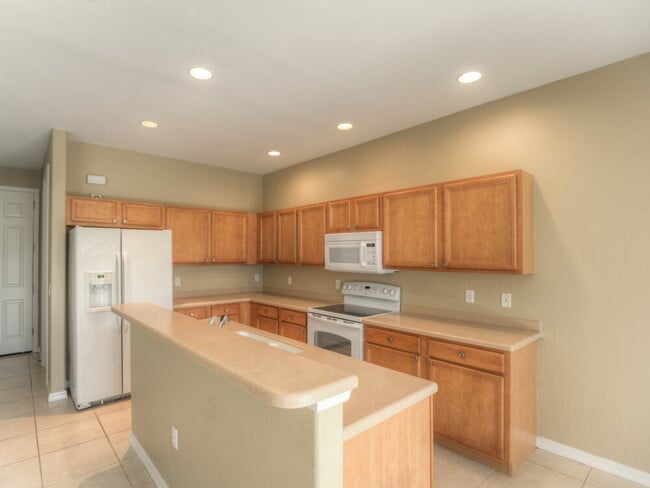 Building Photo - 2014 Fairmont Ln