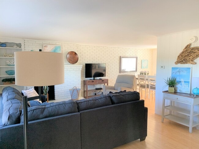 Building Photo - 83 Brown Ave