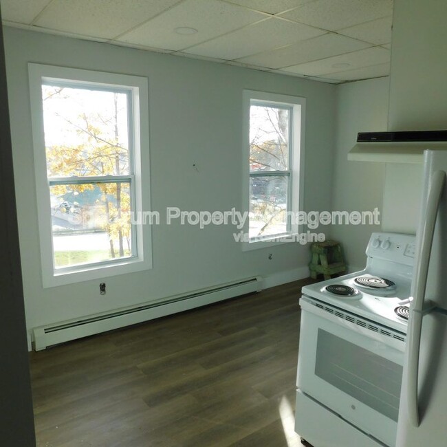 Building Photo - 16 Highland Ave