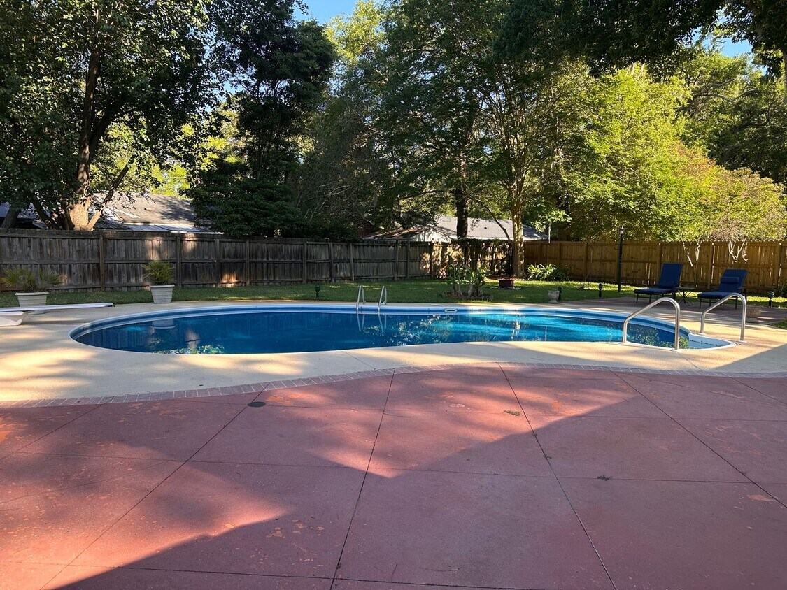Foto del edificio - 454 Floyd Cir