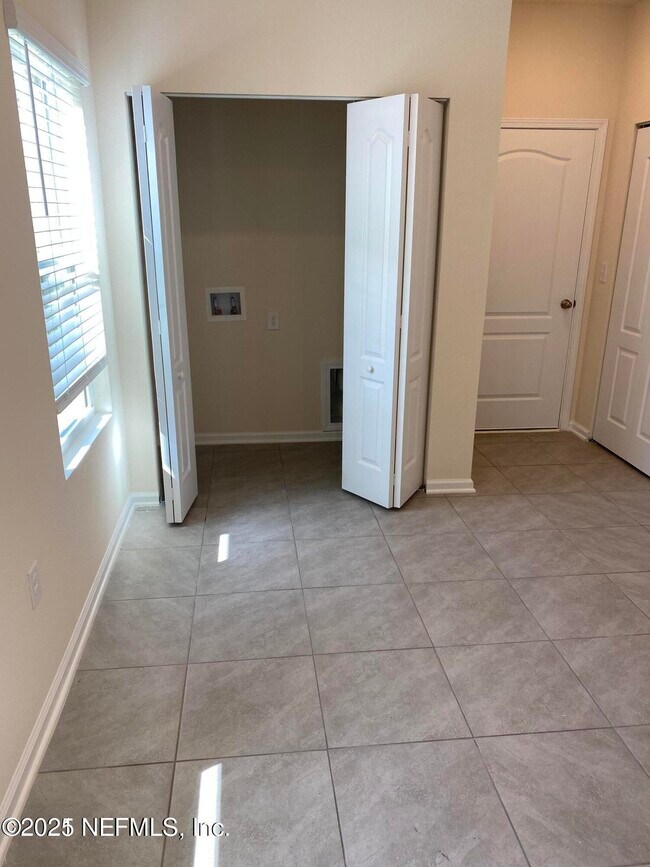 Building Photo - 7652 Legacy Trl