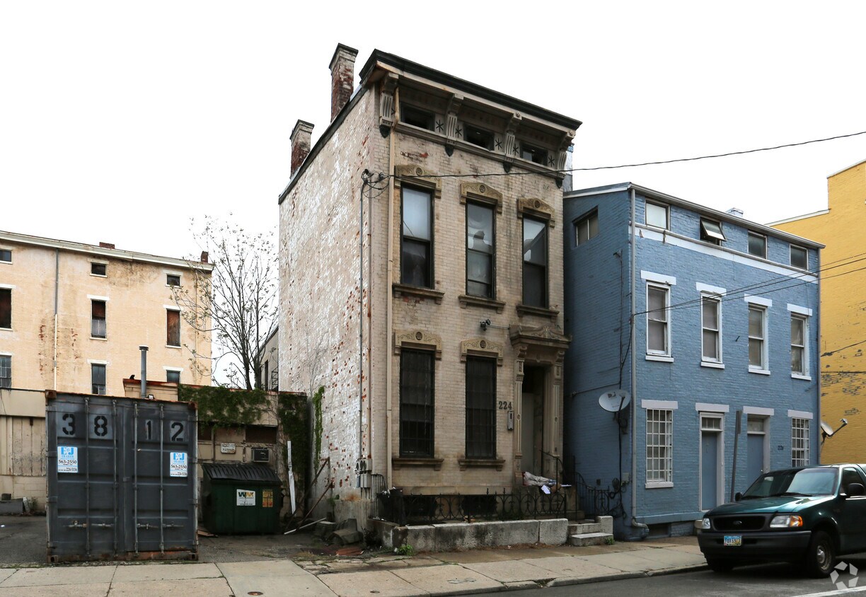 Primary Photo - 224 W 14th St