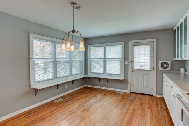 Building Photo - 1306 Henning Ave
