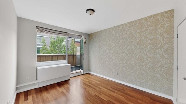 Building Photo - 1 bedroom in LONG ISLAND CITY NY 11101