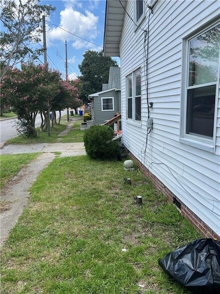 Building Photo - 360 Staten St