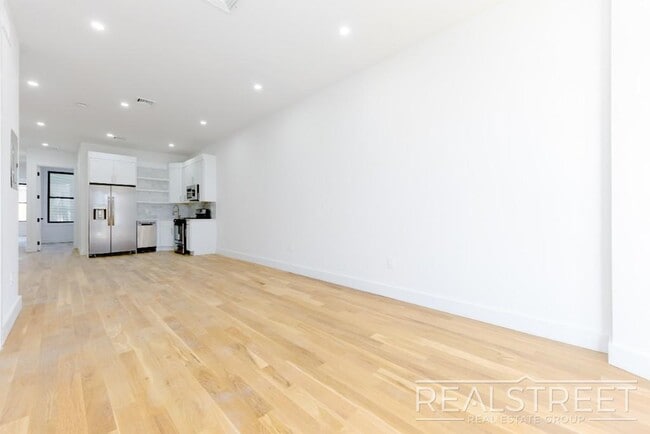 Building Photo - Brand New Large 3 Bed 2 Bath in Bushwick Townhouse!