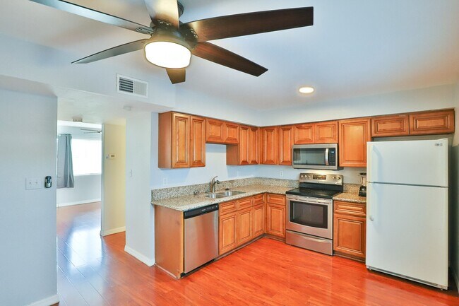Building Photo - 1750 E Mateo Cir