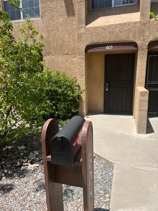 Primary Photo - Charming Townhouse Complex . This diamond ...