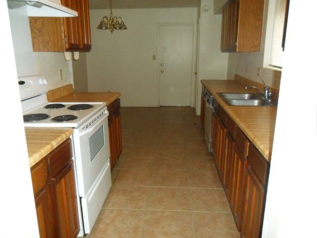 Building Photo - Oak Cliff Place in NW Houston