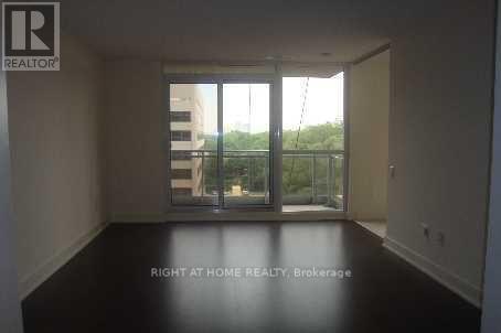 Photo du bâtiment - 23 Sheppard Ave E