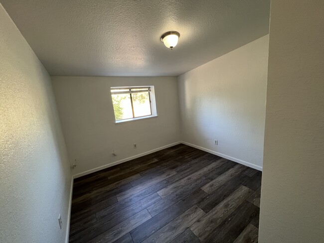 Building Photo - 12410 Peach Ln