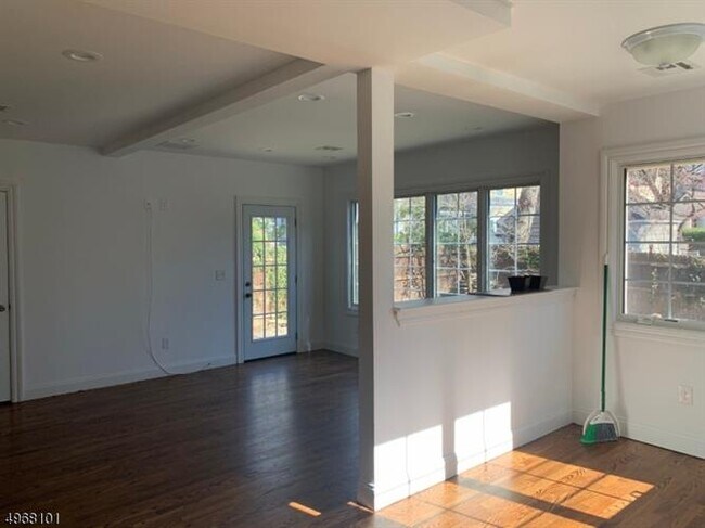Building Photo - 26 Glenwood Dr