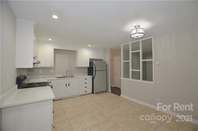 Building Photo - 5501 Larchmont Ave