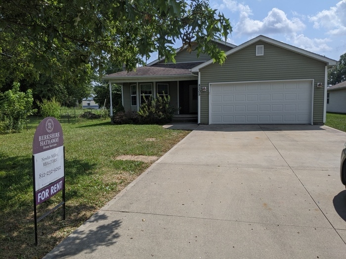 Primary Photo - 4 Bedroom House in East Glenn