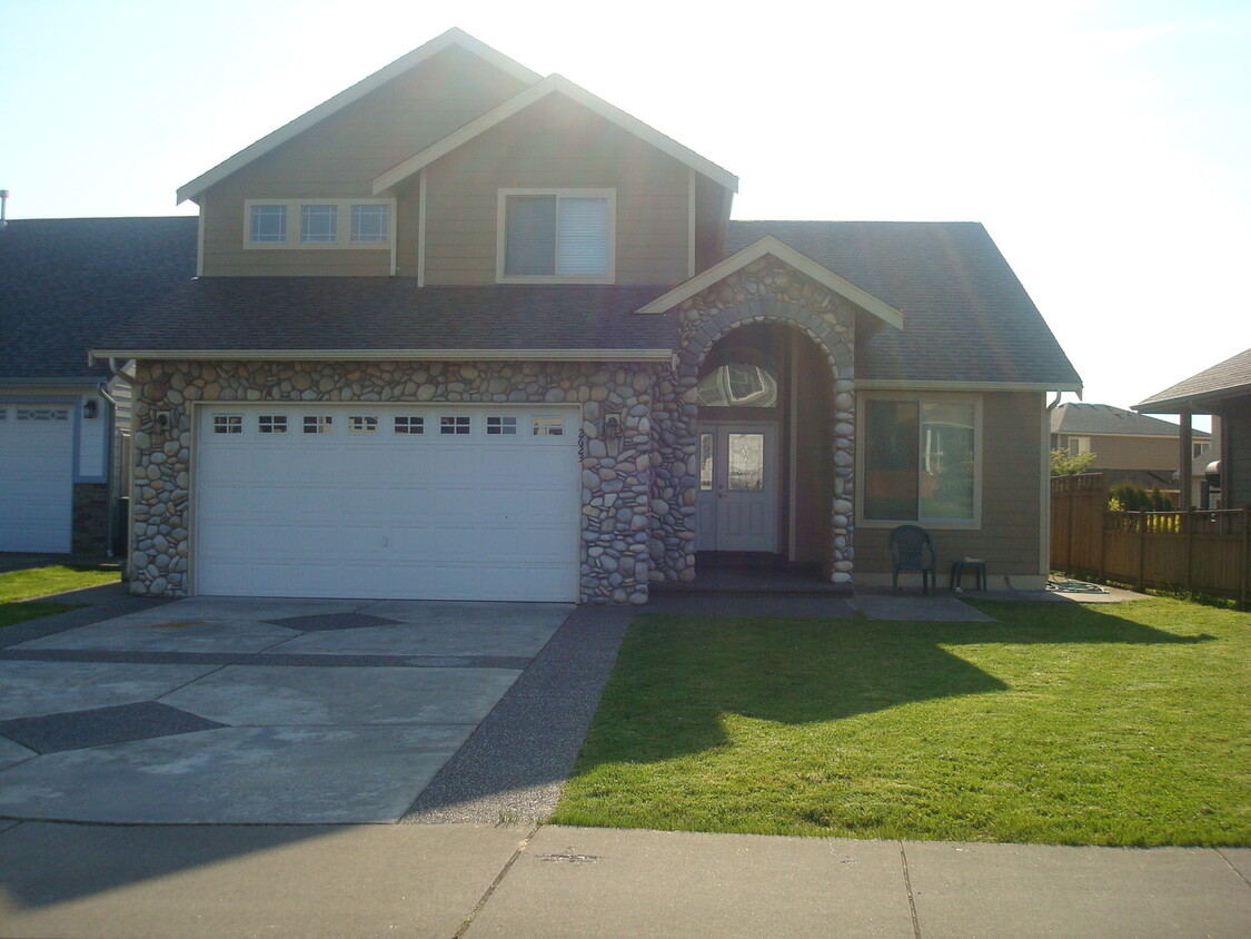 Foto principal - Spacious 4 Bedroom Home in Ferndale!