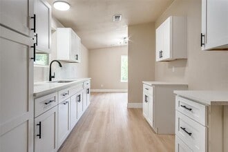 Building Photo - 2406 White Oak Trail