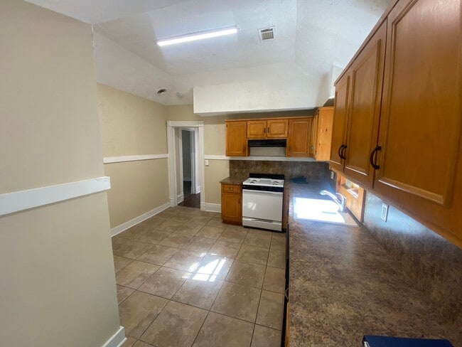 Building Photo - **AVAILABLE NOW**Midtown Columbus, GA 3 or 4 Bedroom / 2 Bathroom Home for Rent***