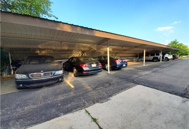 Foto del edificio - 31993 W 12 Mile Rd