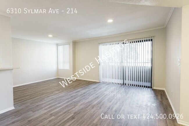 Foto del edificio - 6310 Sylmar Ave