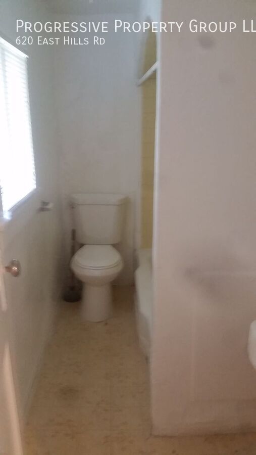 Foto del edificio - 620 E Hills Rd