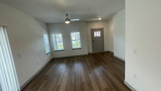 Foto del edificio - 2614 Waterway Ln