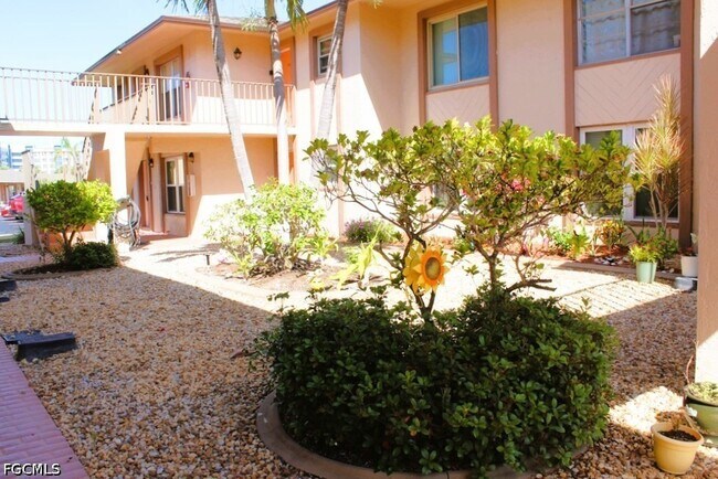 Foto del edificio - 16881 Davis Rd