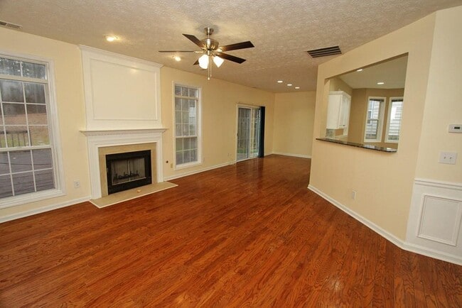 Foto del edificio - 702 Ives Way NW