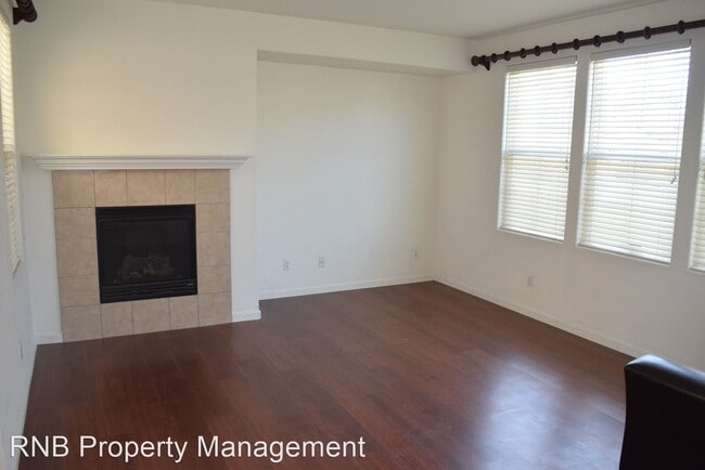 Building Photo - 3 br, 2.5 bath House - 471 Wapello Circle