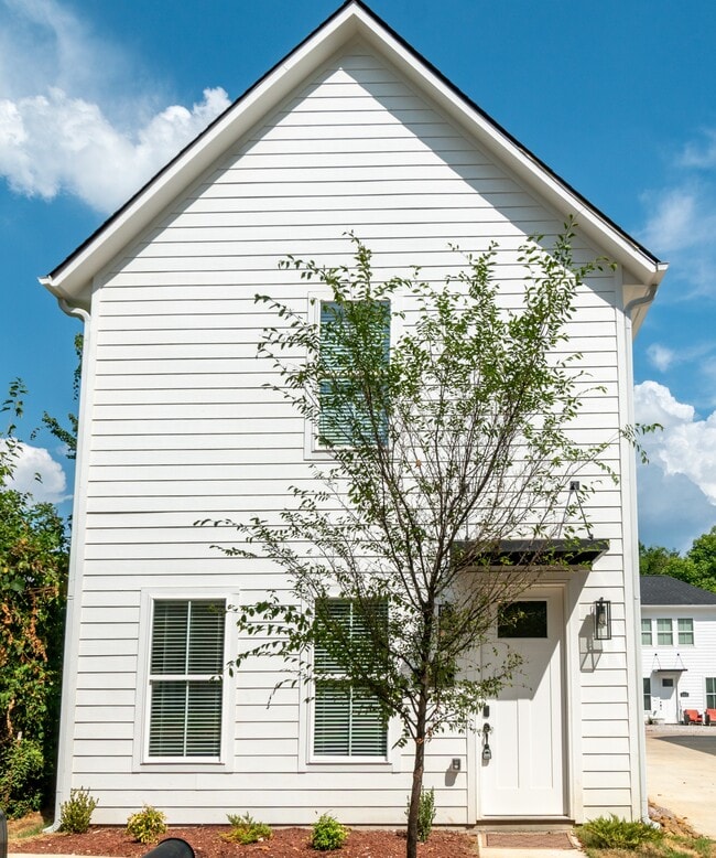 Building Photo - 810 S Wood Ave
