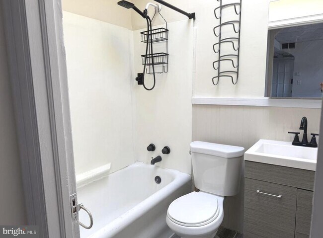 Foto del edificio - 301 W State St