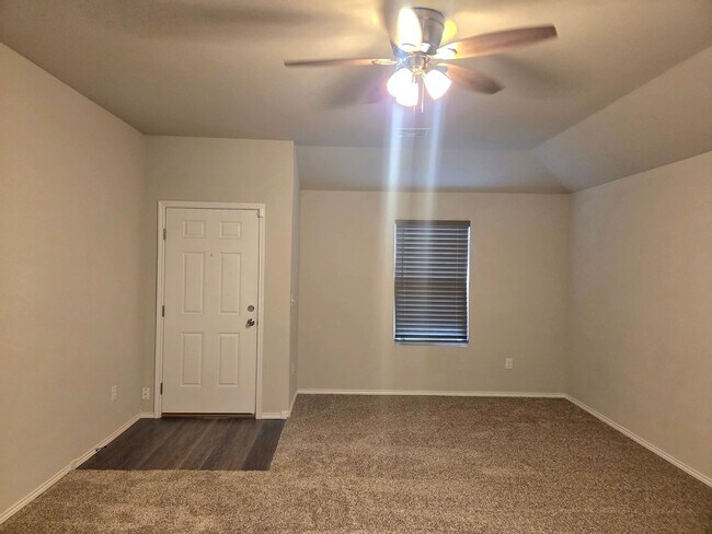 Building Photo - AVAILABLE NOW! $250 OFF 1ST FULL MONTH - Charming Home in Yukon School District | Redstone Ranch