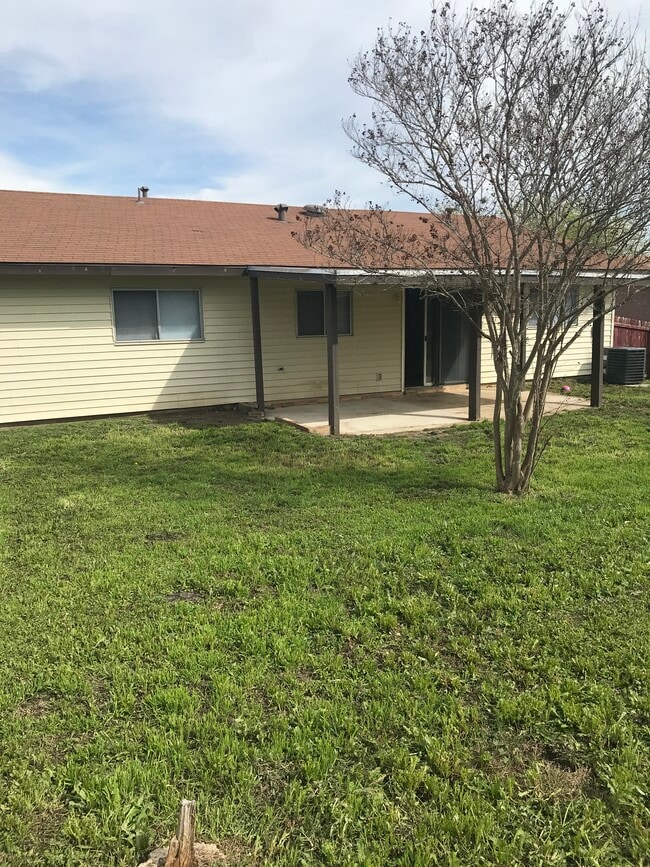 Building Photo - 5910 Lubbers Way
