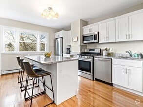 Building Photo - 30 Putnam St