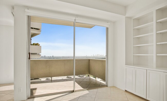 Foto del edificio - 7250 Franklin Ave