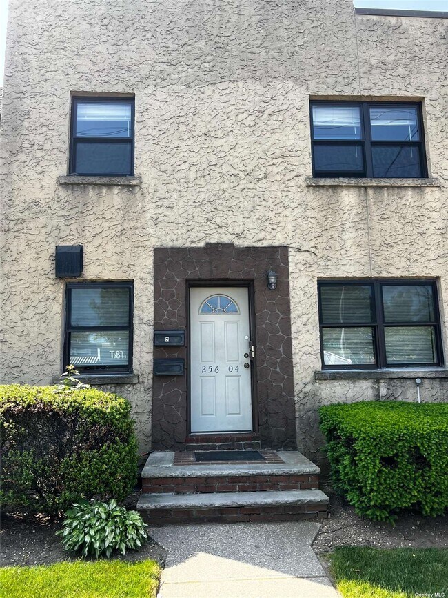 Foto del edificio - 256-04 Hillside Avenue