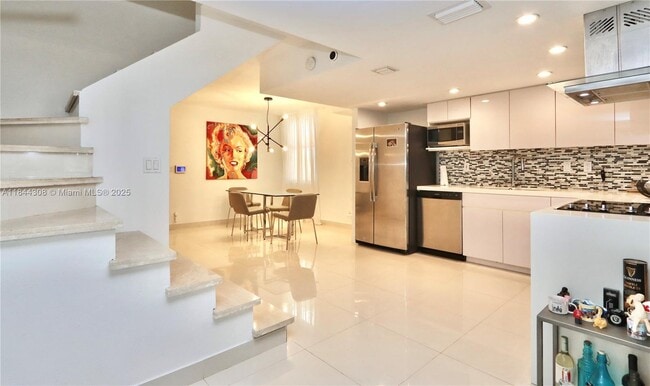 Building Photo - 20350 W Country Club Dr