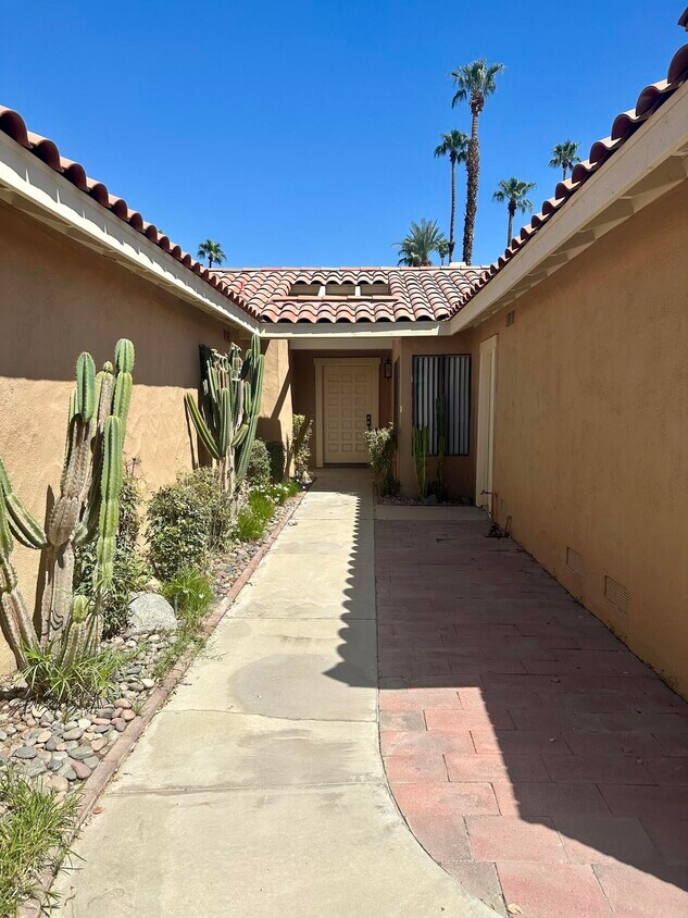354 S Sierra Madre, Palm Desert, CA 92260 Condo for Rent in Palm