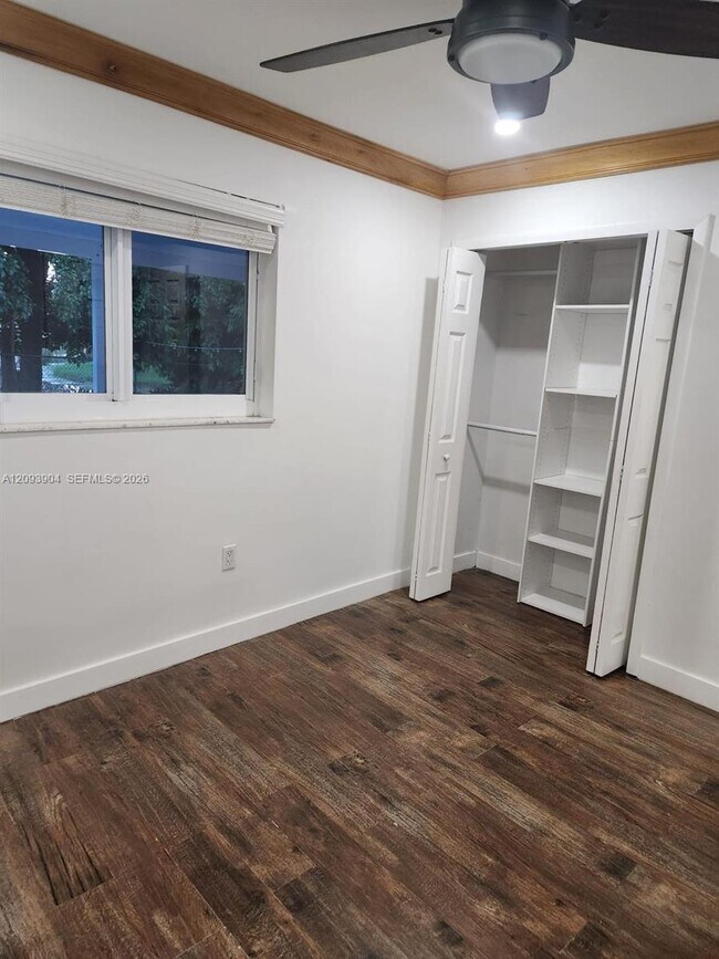 Foto del edificio - 290 NW 92nd Ave