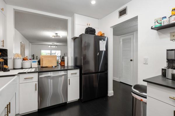 Foto del edificio - 6061 N Falls Cir Dr