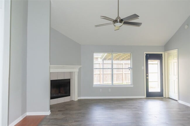 Building Photo - 822 Oak Lodge Ct