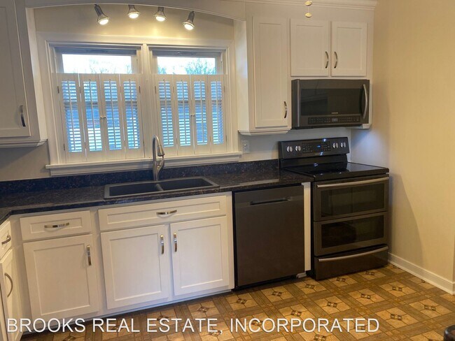 Building Photo - 3 br, 1 bath House - 422 Sandston Avenue