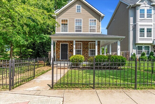 Foto del edificio - Stunning 3 BR/2 BA Single-Family Home in D...