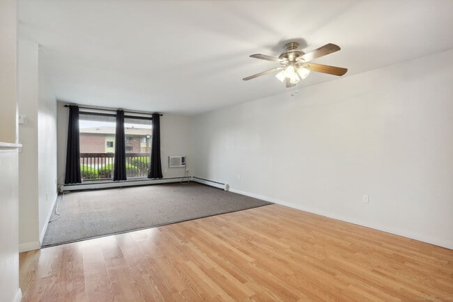 Foto del edificio - 2118 Cromwell Hills Dr